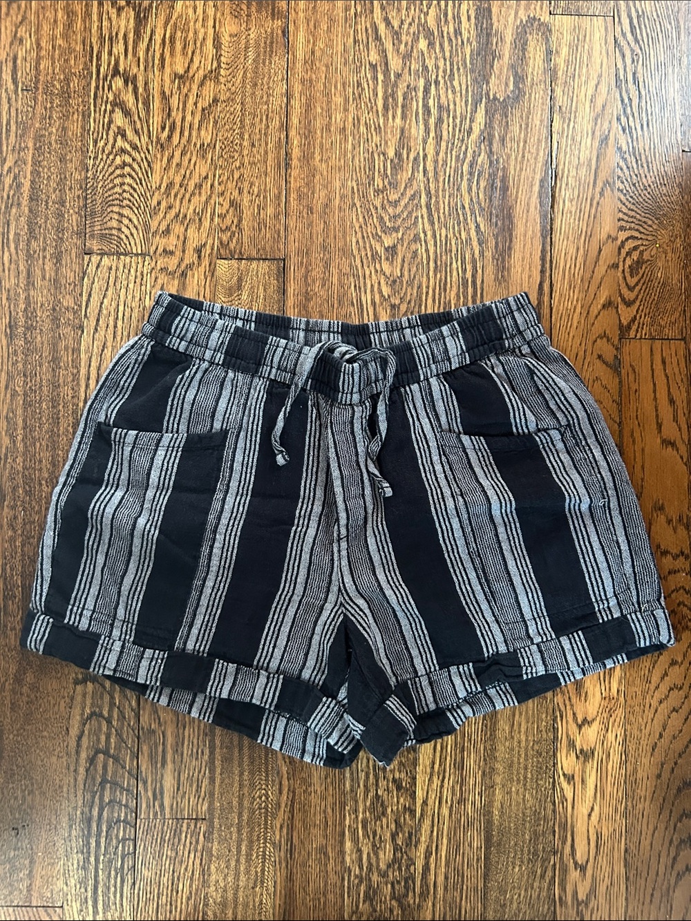NWOT Old Navy Black and Gray Linen & Cotton Blend Drawstring Shorts